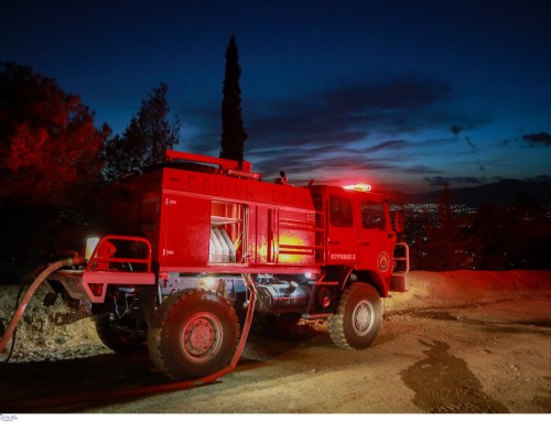 Εθνική Αθηνών-Λαμίας: Στις φλόγες φορτηγό – Προβλήματα στην κυλοφορία