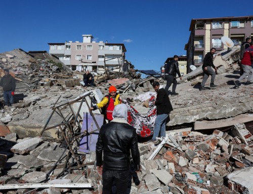 Στις σεισμόπληκτες περιοχές ο Ερντογάν- «Δεν θα μείνει κανείς στους δρόμους»