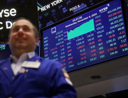 Wall Street: Τράπεζες και πληθωρισμός έφεραν άνοδο